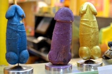 Du khách thích thú với bánh "hình nhạy cảm" ở Đài Loan