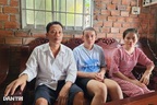 Cha phụ hồ nuôi con trai ung thư được bạn đọc giúp gần 240 triệu đồng
