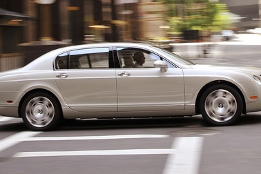 Bentley triệu hồi xe Continental Flying Spur