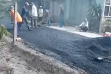 Thực hư vụ “mạnh thường quân bỏ tiền làm đường bị công an còng tay”