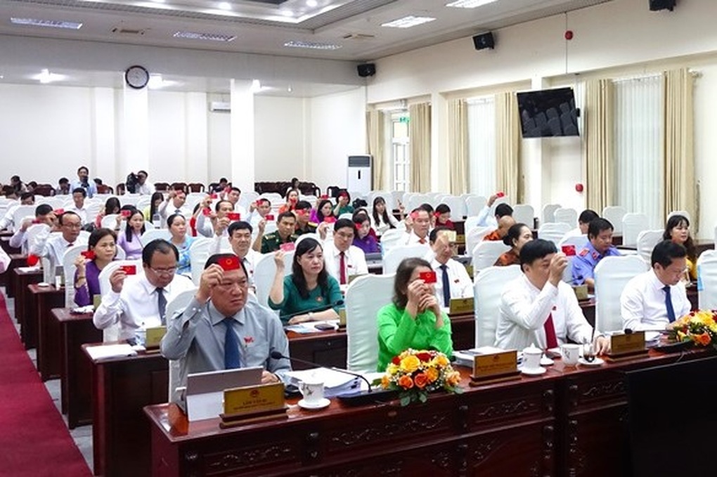 Thêm nhiều nhóm cán bộ nghỉ hưu non được hưởng ưu đãi - 1 Thêm nhiều nhóm cán bộ nghỉ hưu non được hưởng ưu đãi - 1
