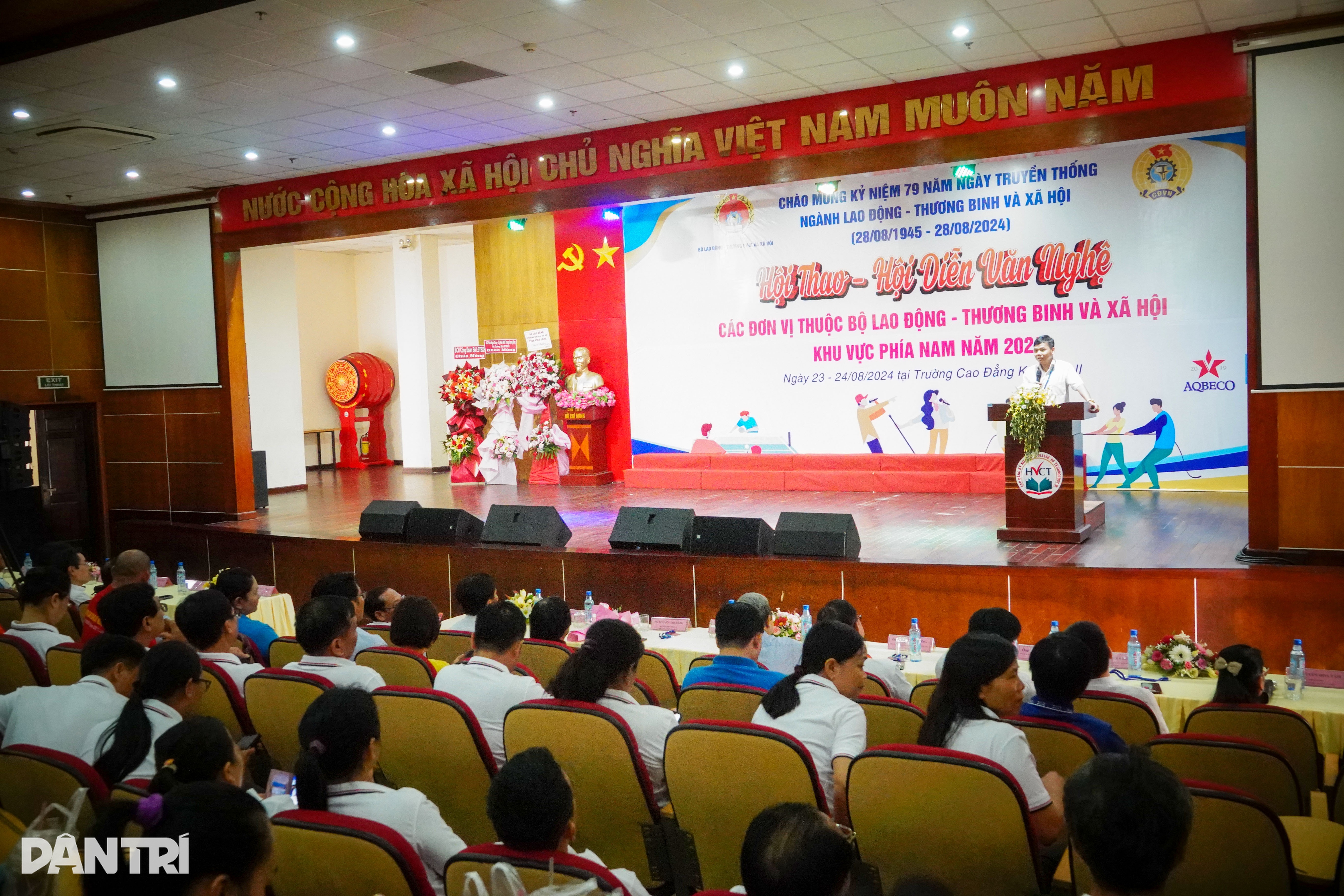 ພະນັກງານ 150 ທ່ານ ເຂົ້າຮ່ວມງານມະຫາກຳກິລາຂອງບັນດາອົງການພາກໃຕ້ ກະຊວງແຮງງານ, ທະຫານເສຍອົງຄະ ແລະ ສັງຄົມ - 1 150 cán bộ tranh tài tại hội thao các cơ quan Bộ LĐ-TBXH phía Nam - 1