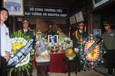 Hơn 20.000 người viếng Đại tướng tại quê nhà Lệ Thủy