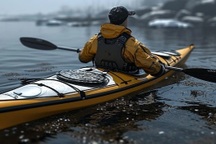 Nam sinh sống sót thần kỳ sau 12 tiếng bị sóng cuốn trôi