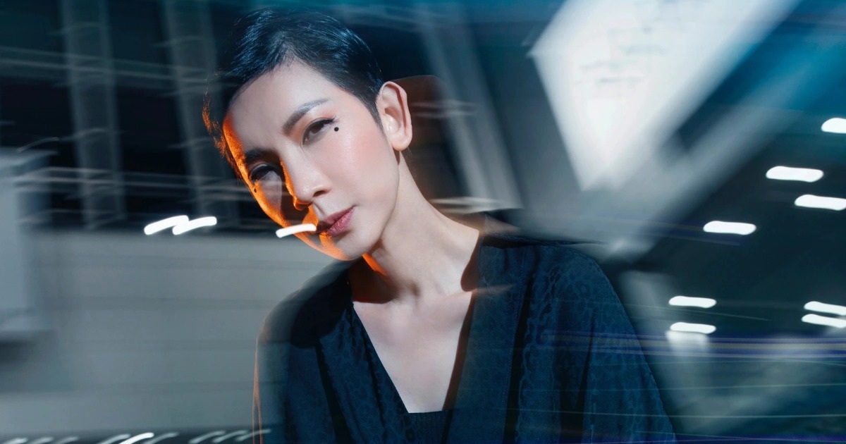 View - Xuân Lan và con gái 11 tuổi chụp ảnh thời trang trên đường phố Tokyo về đêm | Báo Dân trí