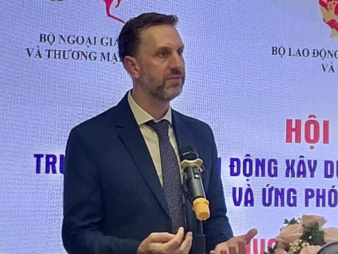 Ông Matt Jackson, Trưởng đại diện UNFPA tại Việt Nam, phát biểu tại hội thảo.