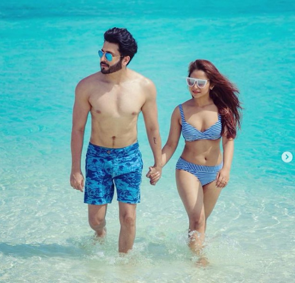 Dàn người đẹp Ấn Độ khoe đường cong tại thiên đường biển Maldives - 3 Dàn người đẹp Ấn Độ khoe đường cong tại thiên đường biển Maldives - 3