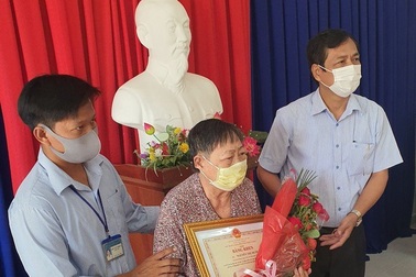 5 cụ già neo đơn gom tiền tiết kiệm ủng hộ phòng chống dịch Covid-19