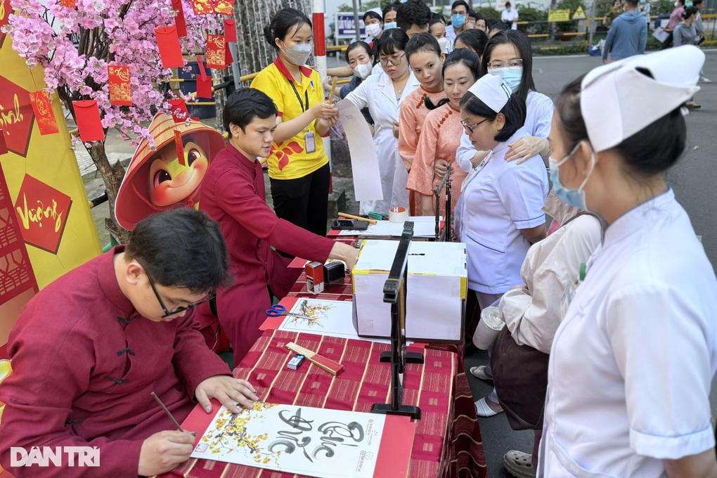 Vợ bán ve chai nuôi chồng ung thư di căn não và ước mơ trong năm mới - 6 Vợ bán ve chai nuôi chồng ung thư di căn não và ước mơ trong năm mới - 6