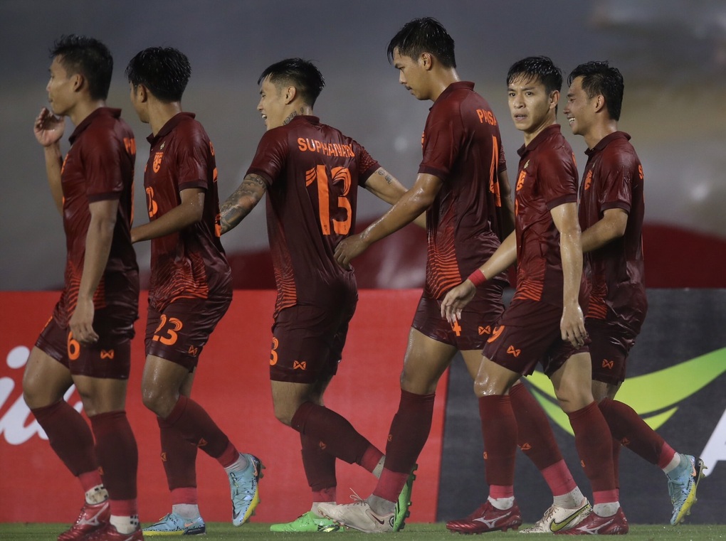 Thái Lan xếp thứ ba Kings Cup, HLV Mano Polking nói điều bất ngờ - 2