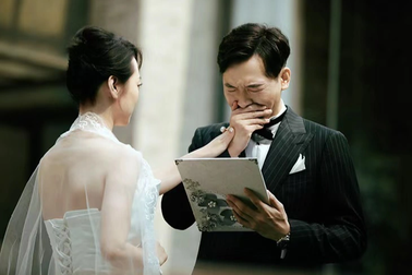 Cặp đôi Trung Quốc ngỡ ngàng vì bố tự ý tổ chức đám cưới