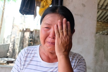 Nhói lòng cảnh vợ tàn tật nghẹn ngào cầu xin giúp chồng được phẫu thuật