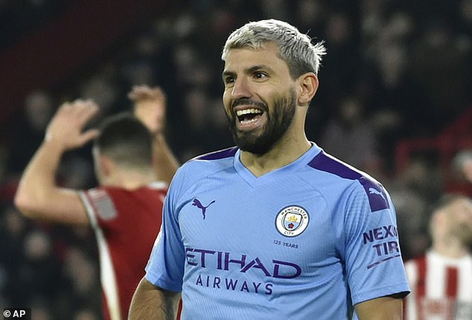 Aguero tiết lộ đến Premier League vì thần tượng Owen - 4 Aguero tiết lộ đến Premier League vì thần tượng Owen - 4