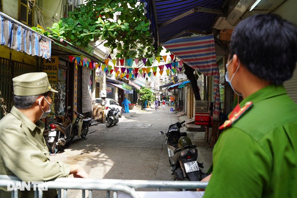 Phát hiện F0 mới, Hà Nội phong tỏa và xét nghiệm khu dân cư 800 người - 9 Phát hiện F0 mới, Hà Nội phong tỏa và xét nghiệm khu dân cư 800 người - 9