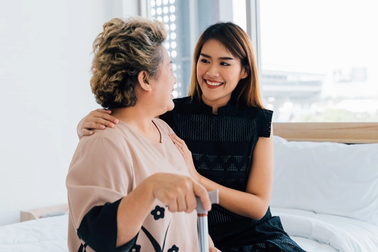 Mẹ chồng ủng hộ con trai vụng trộm với ô-sin, con dâu tung chiêu "bẻ lái"