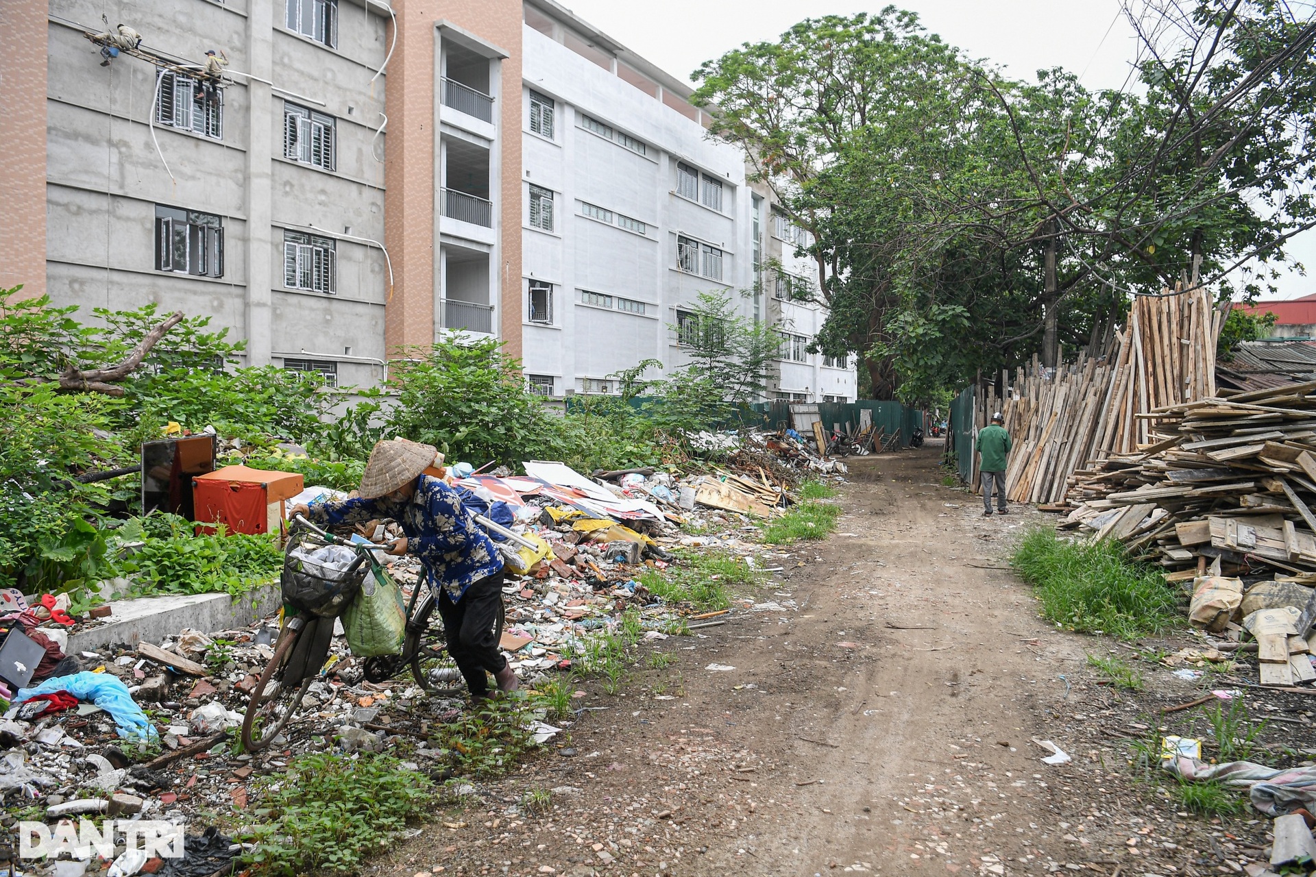 Con ngõ gần 20 năm ngập trong rác thải giữa lòng Hà Nội - 4 Con ngõ gần 20 năm ngập trong rác thải giữa lòng Hà Nội - 4