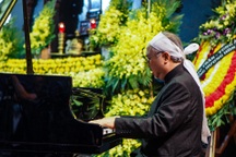 NS Đặng Thái Sơn chơi "Hành khúc tang lễ" tiễn biệt mẹ - NGND Thái Thị Liên