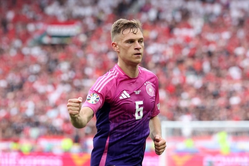 Hậu vệ phải người Đức Joshua Kimmich đã vượt xa các đối thủ của mình với xếp hạng trung bình là 7,82 - thứ hạng cao nhất đối với một hậu vệ trong giải đấu (Ảnh: Getty).