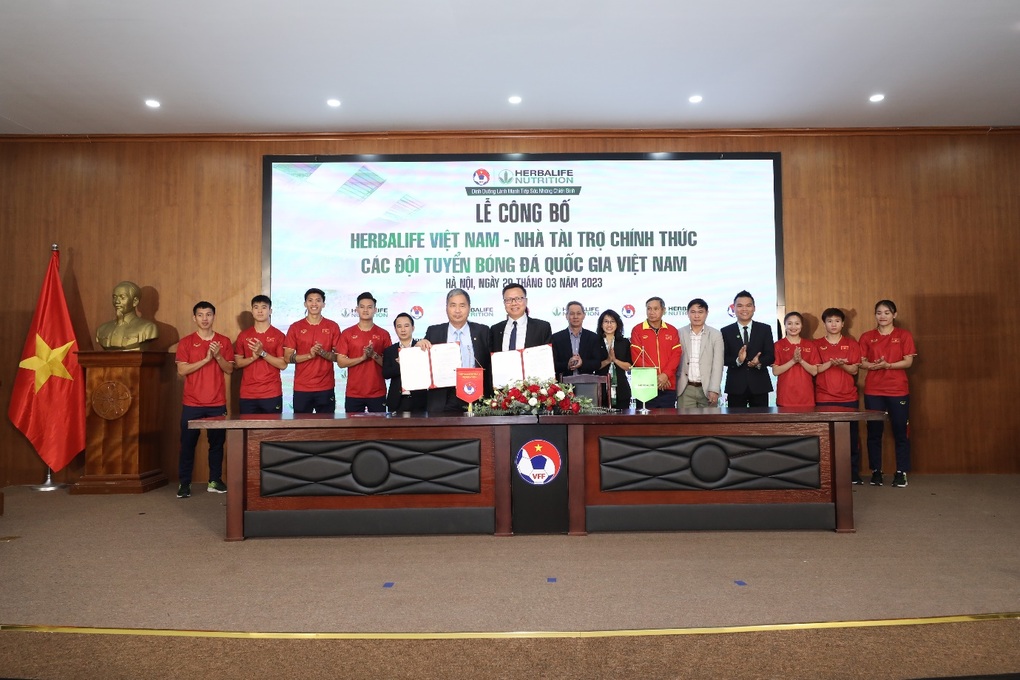 Herbalife là nhà tài trợ cho các Đội tuyển bóng đá quốc gia Việt Nam - 1 Herbalife là nhà tài trợ cho các Đội tuyển bóng đá quốc gia Việt Nam - 1
