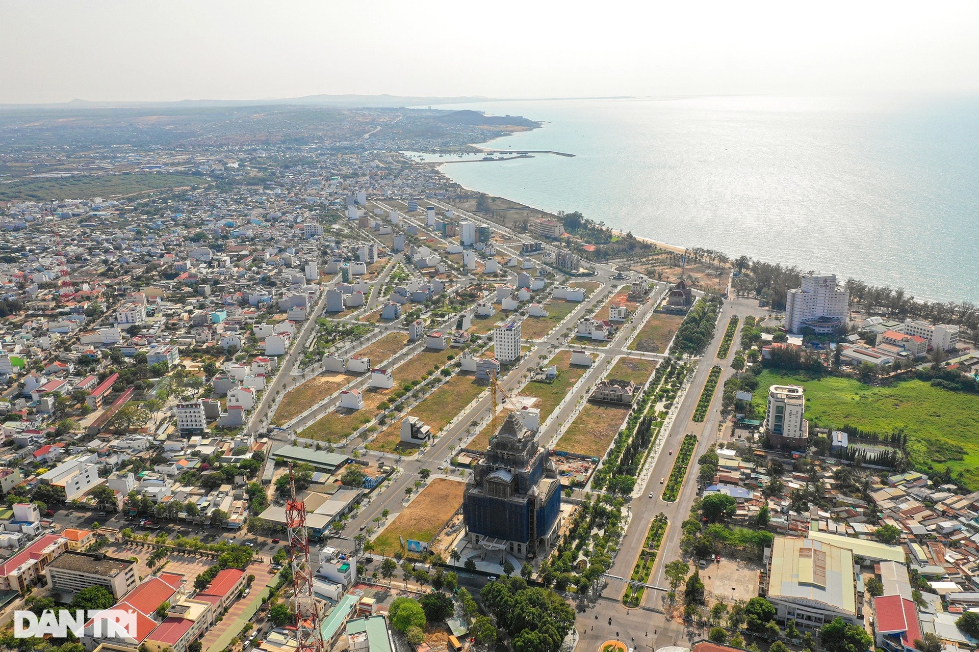 Cận cảnh dự án biến sân golf thành khu đô thị đang bị Bộ Công an kiểm tra - 4 Cận cảnh dự án biến sân golf thành khu đô thị đang bị Bộ Công an kiểm tra - 4