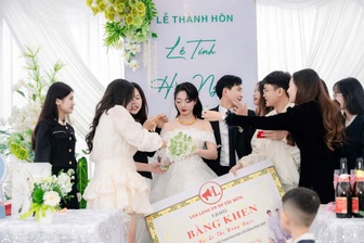 Cả nhóm tích vàng khi giá 6,2 triệu đồng/chỉ, mừng cưới bạn thân 1 cây vàng