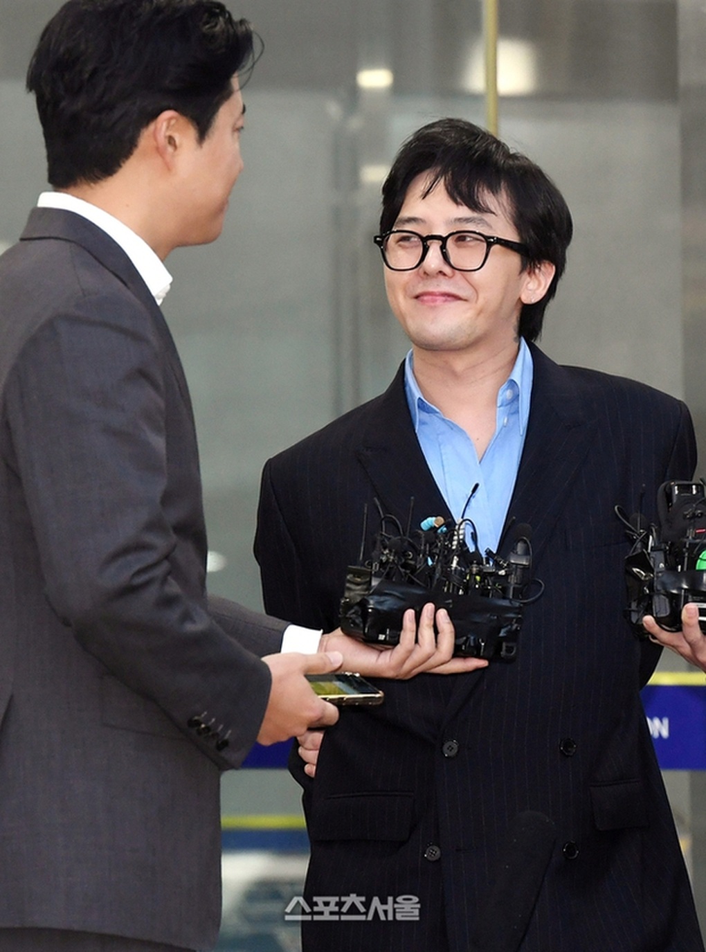 Dư luận xứ Hàn phản ứng trái ngược trước thái độ của G-Dragon - 1