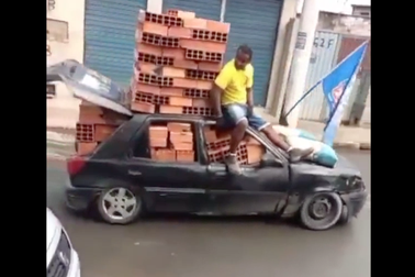 "Chuẩn mực của siêu xe"