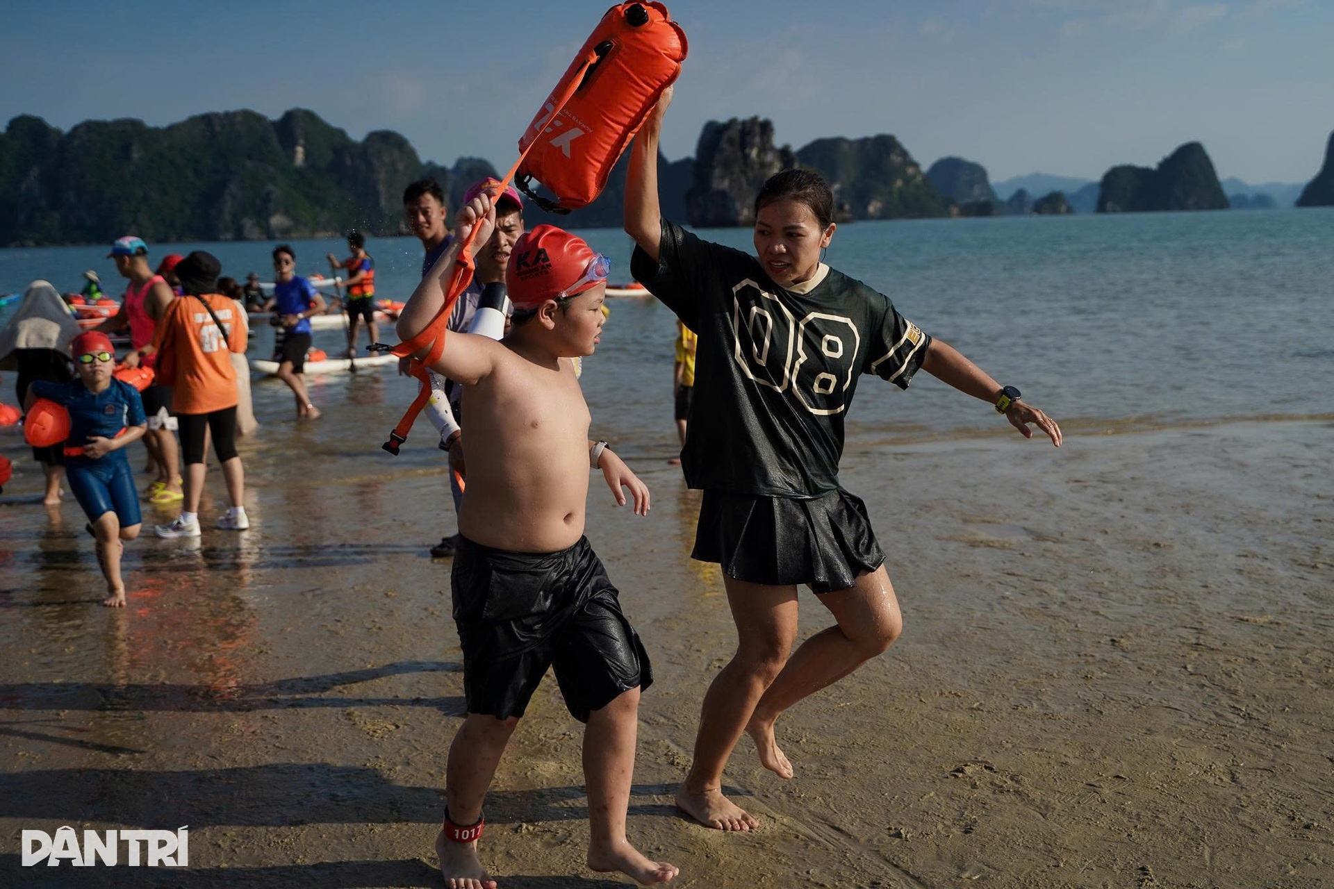 Sôi động ngày thi đấu đầu tiên tại giải Aqua Warriors Vân Đồn 2025 - 9