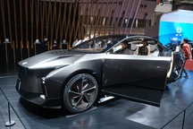 Xe điện đầu bảng của Lexus có cửa mở độc đáo, khoang nội thất "phi thuyền"