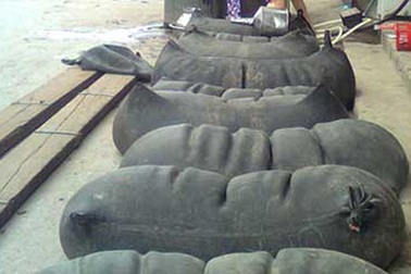 Bảy tấn lợn chết thối, rượu hóa chất đựng săm ô tô: Dân nhậu coi chừng