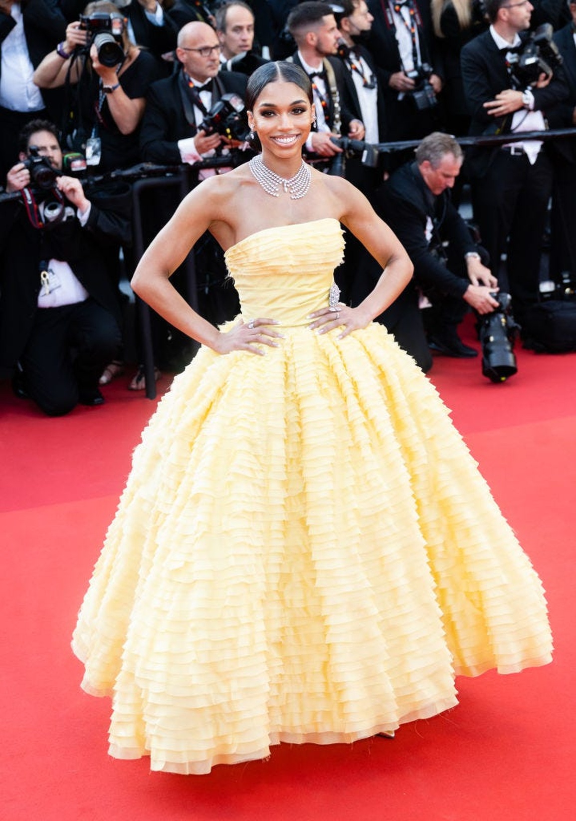 Những bộ cánh đẹp nhất tại Liên hoan phim Cannes 2022 - 24 Những bộ cánh đẹp nhất tại Liên hoan phim Cannes 2022 - 24