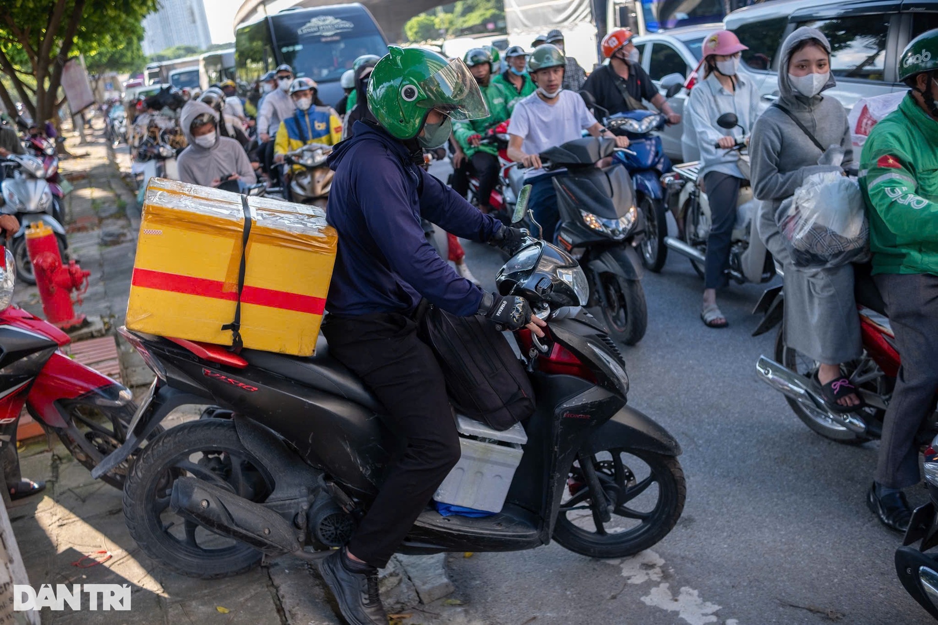 Người dân ùn ùn về quê nghỉ lễ 2/9, Vành đai 3 trên cao ùn tắc hơn 5km - 6