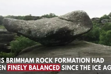 Tảng đá cân bằng tồn tại suốt 320 triệu năm bị nhóm du khách “trẻ trâu” hủy hoại trong vài giây