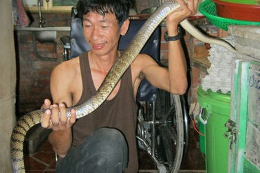 “Người đàn ông đi là ngã, … đã "đứng dậy"!