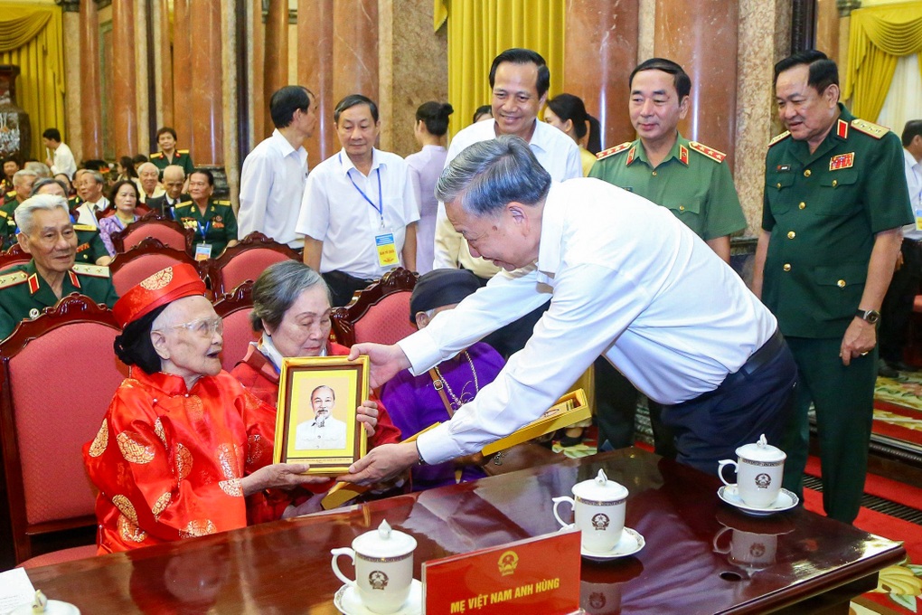 Chủ tịch nước: Cả nước khắc khoải với việc đưa liệt sĩ trở về gia đình - 5 Chủ tịch nước: Cả nước khắc khoải với việc đưa liệt sĩ trở về gia đình - 5