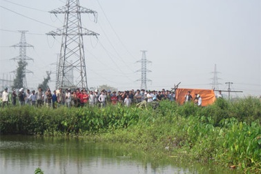 Phát hiện xác nam thanh niên nổi trên hồ cá