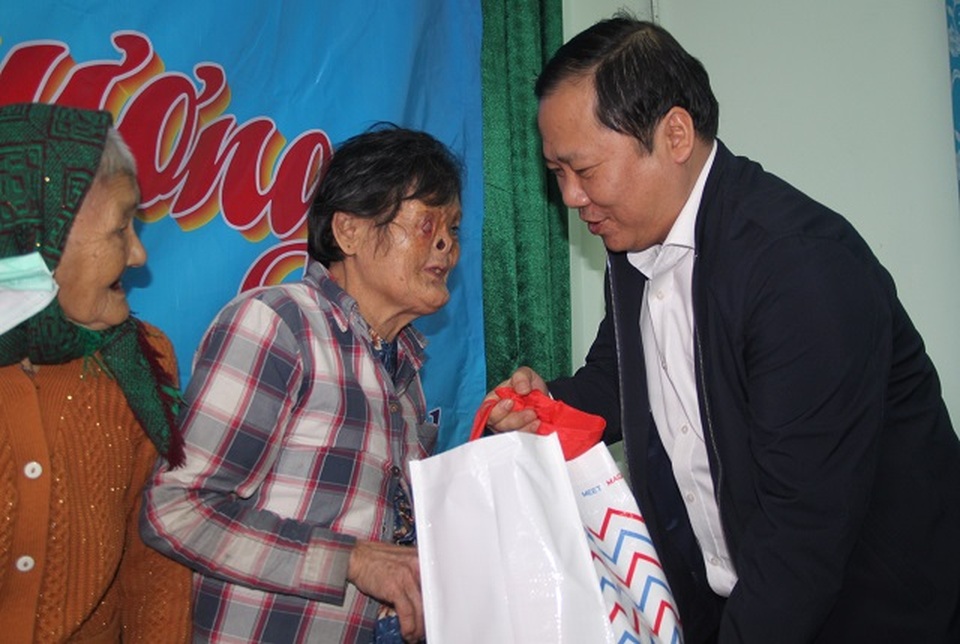 Bình Định: Mang Xuân yêu thương đến người nghèo huyện miền núi - 1 Bình Định: Mang Xuân yêu thương đến người nghèo huyện miền núi - 1