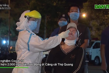 Hơn 2000 ngư dân, lao động ở cảng cá Đà Nẵng xếp hàng xét nghiệm Covid-19