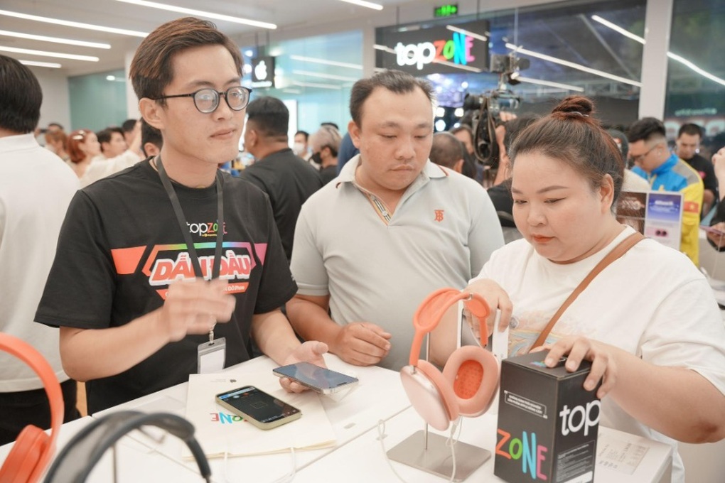 3 lý do giúp TopZone bán ra kỷ lục 30.000 iPhone 16 trong đợt giao hàng đầu tiên - 2 3 lý do giúp TopZone bán ra kỷ lục 30.000 iPhone 16 trong đợt giao hàng đầu tiên - 2