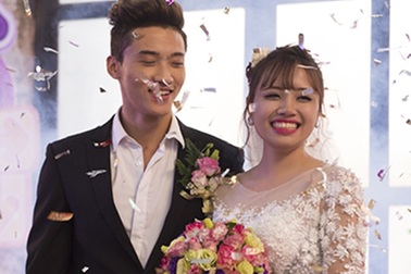 Cặp đôi mê thể hình mang "đám cưới game" ra đời thực