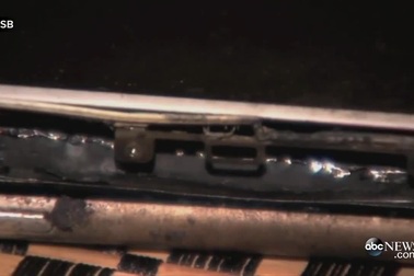 iPhone 6 Plus bất ngờ bốc cháy khiến người đàn ông... mất quần giữa nơi đông người