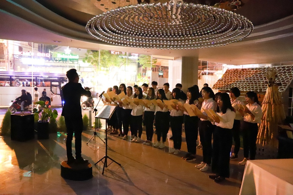 Lễ thắp sáng cây thông Noel 2019 tại Golf Valley Hotel Đà Lạt - 2 Lễ thắp sáng cây thông Noel 2019 tại Golf Valley Hotel Đà Lạt - 2