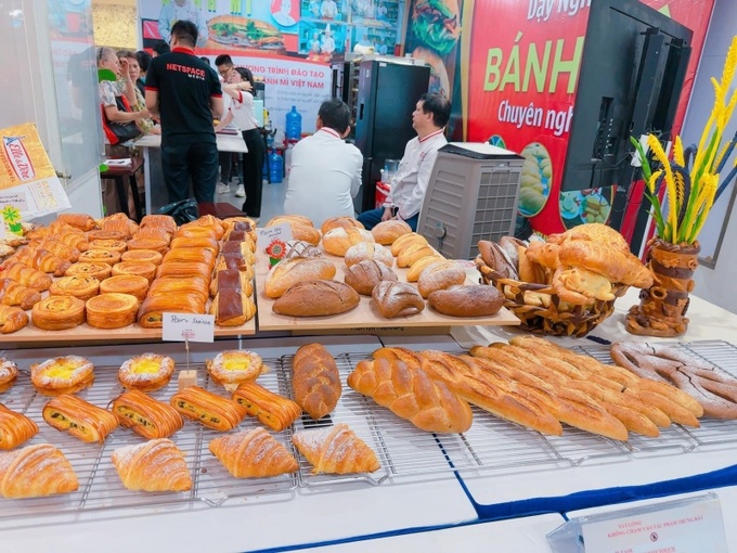 Lễ hội Bánh mì Việt Nam lần I năm 2023 quy tụ 120 gian hàng của các đơn vị, nhà hàng, tiệm bánh mì, nhà cung cấp tại TP.HCM và cả nước.