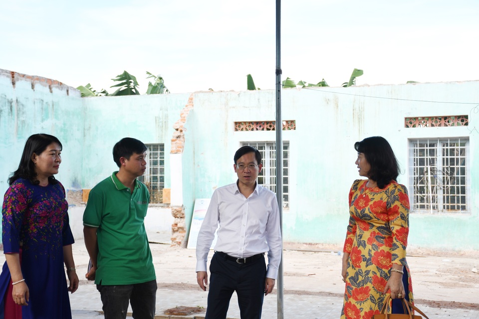 Bạn đọc Dân trí chung tay sửa chữa 4 trường học tan hoang sau bão, lũ - 8 Bạn đọc Dân trí chung tay sửa chữa 4 trường học tan hoang sau bão, lũ - 8