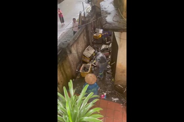 Bóc trần xin đồ từ thiện, sống trong biệt thự chục tỷ: Cụ bà U90 nói gì?