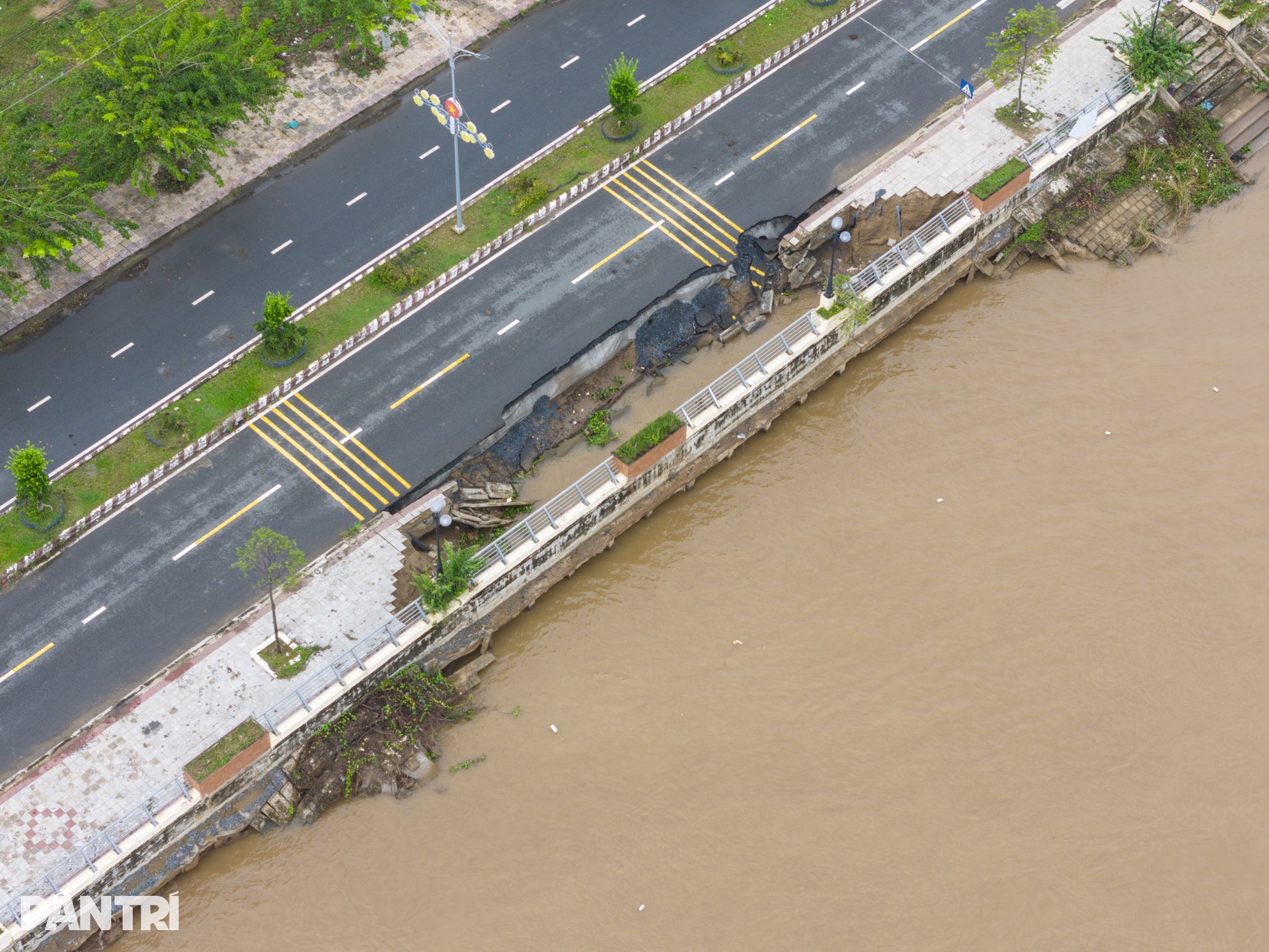 500m bờ kè miền Tây sạt lở xuống sông Tiền - 8 500m bờ kè miền Tây sạt lở xuống sông Tiền - 8