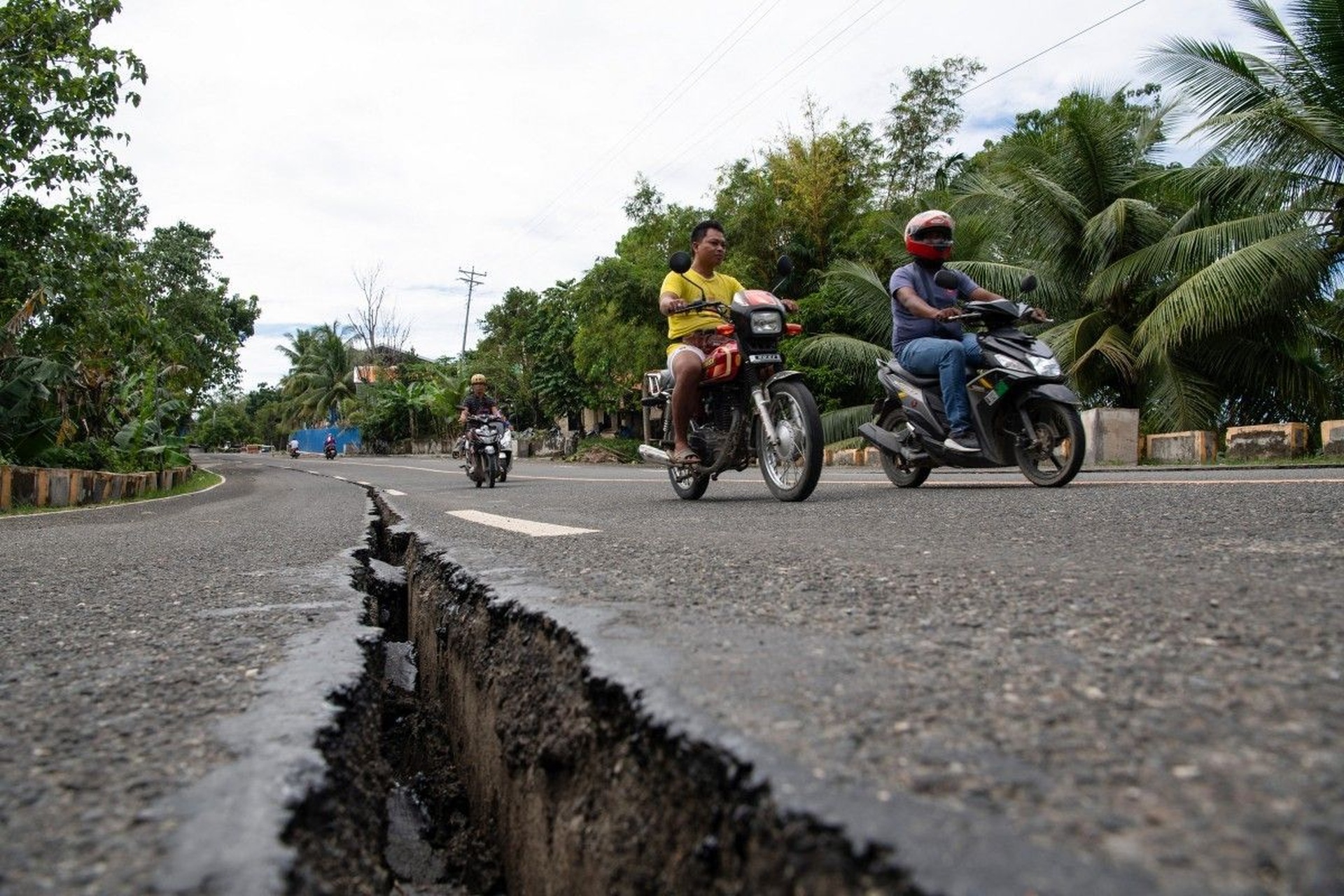 Cảnh đổ nát ở Philippines sau động đất khiến 27 người thiệt mạng - 7 Cảnh đổ nát ở Philippines sau động đất khiến 27 người thiệt mạng - 7