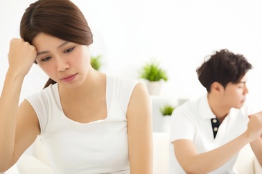 Sau buổi cắm trại với bạn chồng, tôi nghi anh ngoại tình vì một câu hỏi