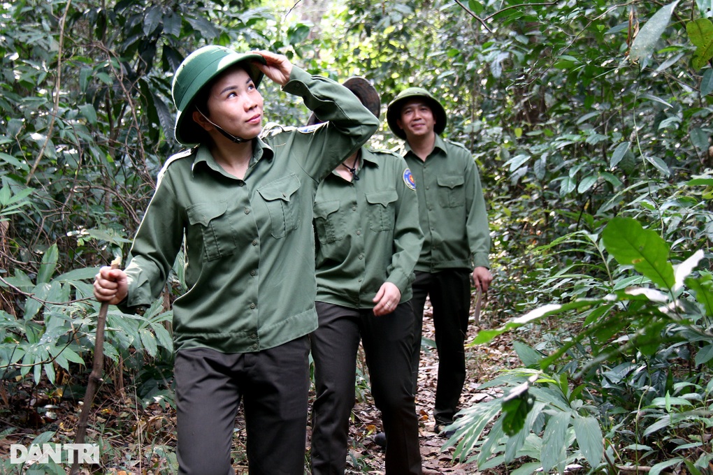 Những bông hồng thép chung lời thề giữ rừng - 1 Những bông hồng thép chung lời thề giữ rừng - 1