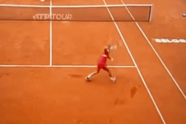 Novak Djokovic nổi điên, đập nát vợt như "quân thù"